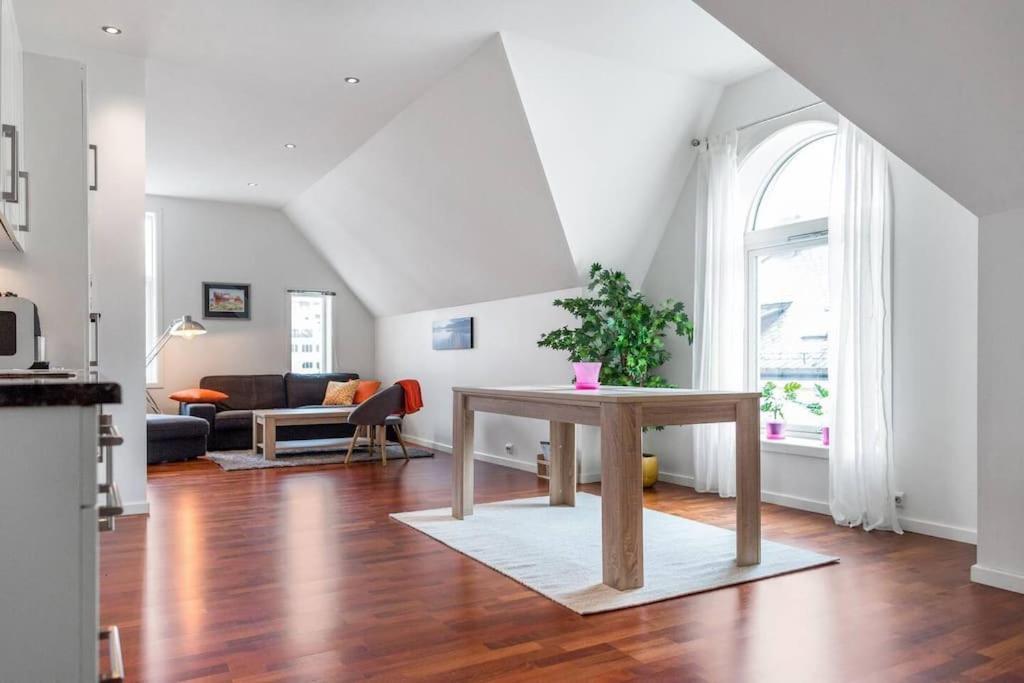Penthouse By Brosundet, Free Parking Space Ålesund Buitenkant foto