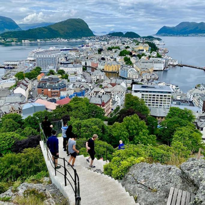 Penthouse By Brosundet, Free Parking Space Ålesund Buitenkant foto