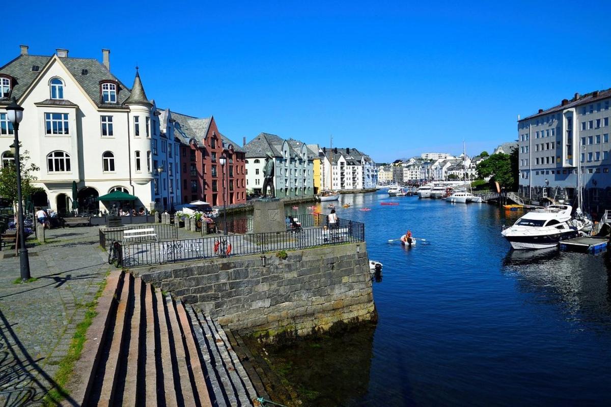 Penthouse By Brosundet, Free Parking Space Ålesund Buitenkant foto