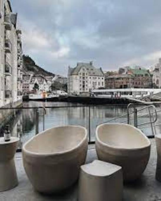 Penthouse By Brosundet, Free Parking Space Ålesund Buitenkant foto